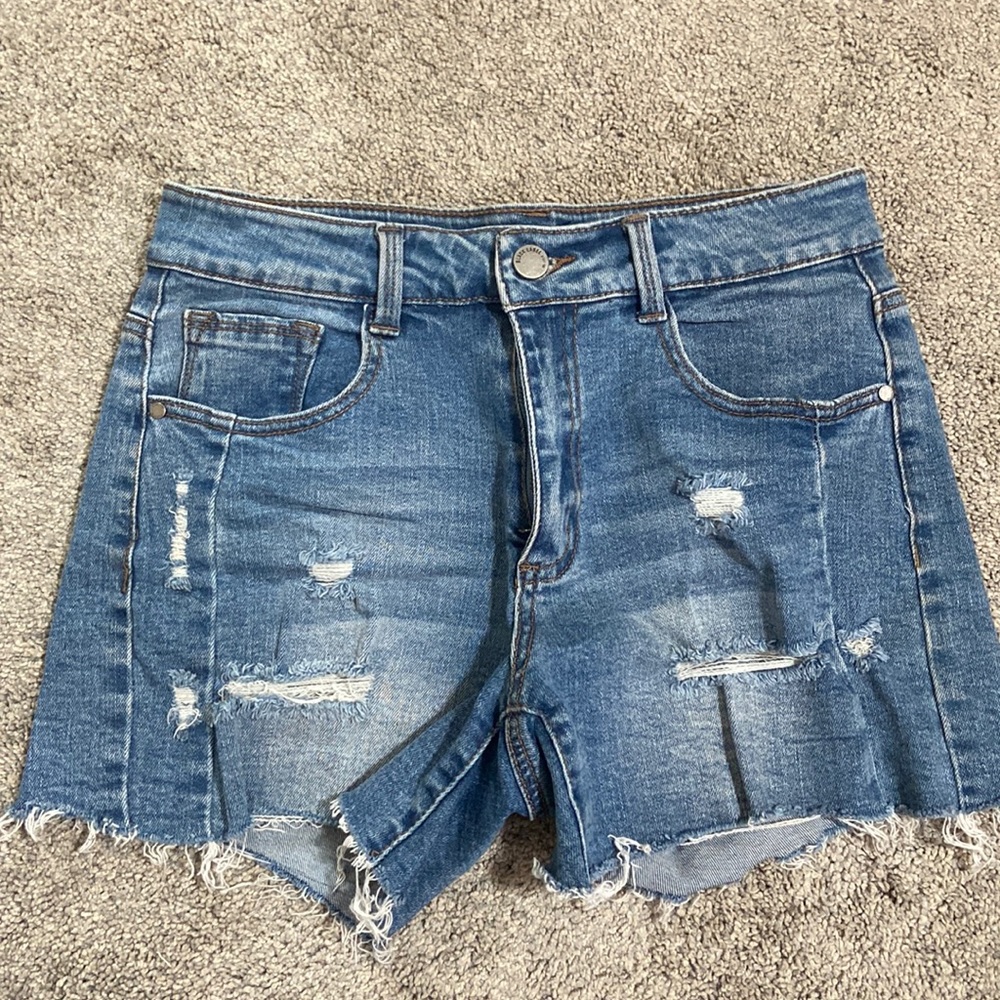 Distressed shorts-denim